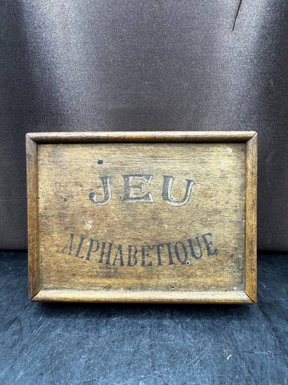 Ancien et rare jeu Alphabétique - boite en bois avec 29 pièces en forme de dé - Début 20ème - Décoration - Collection – Image 3