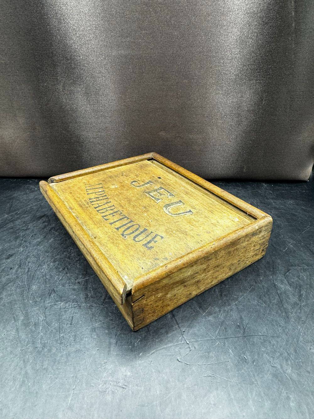 Ancien et rare jeu Alphabétique - boite en bois avec 29 pièces en forme de dé - Début 20ème - Décoration - Collection – Image 5