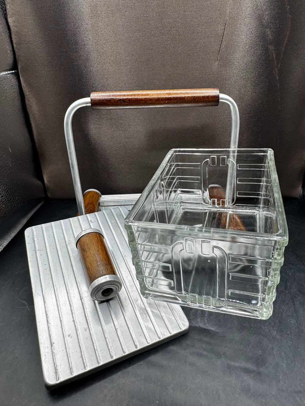 Magnifique et rare Bonbonnière / Boite à gâteau en verre et métal avec plateau en miroir - Des années 1930/40 - Collection - Décoration - Art déco – Image 8