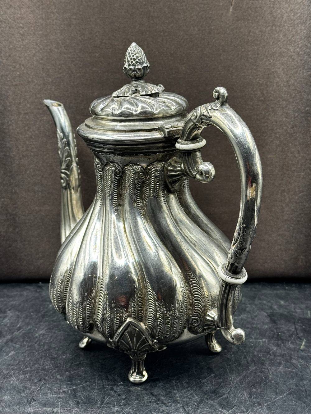 Rare ancienne Théière / Verseuse Anglaise en métal argenté de style Louis XV - Collection - Décoration – Image 2