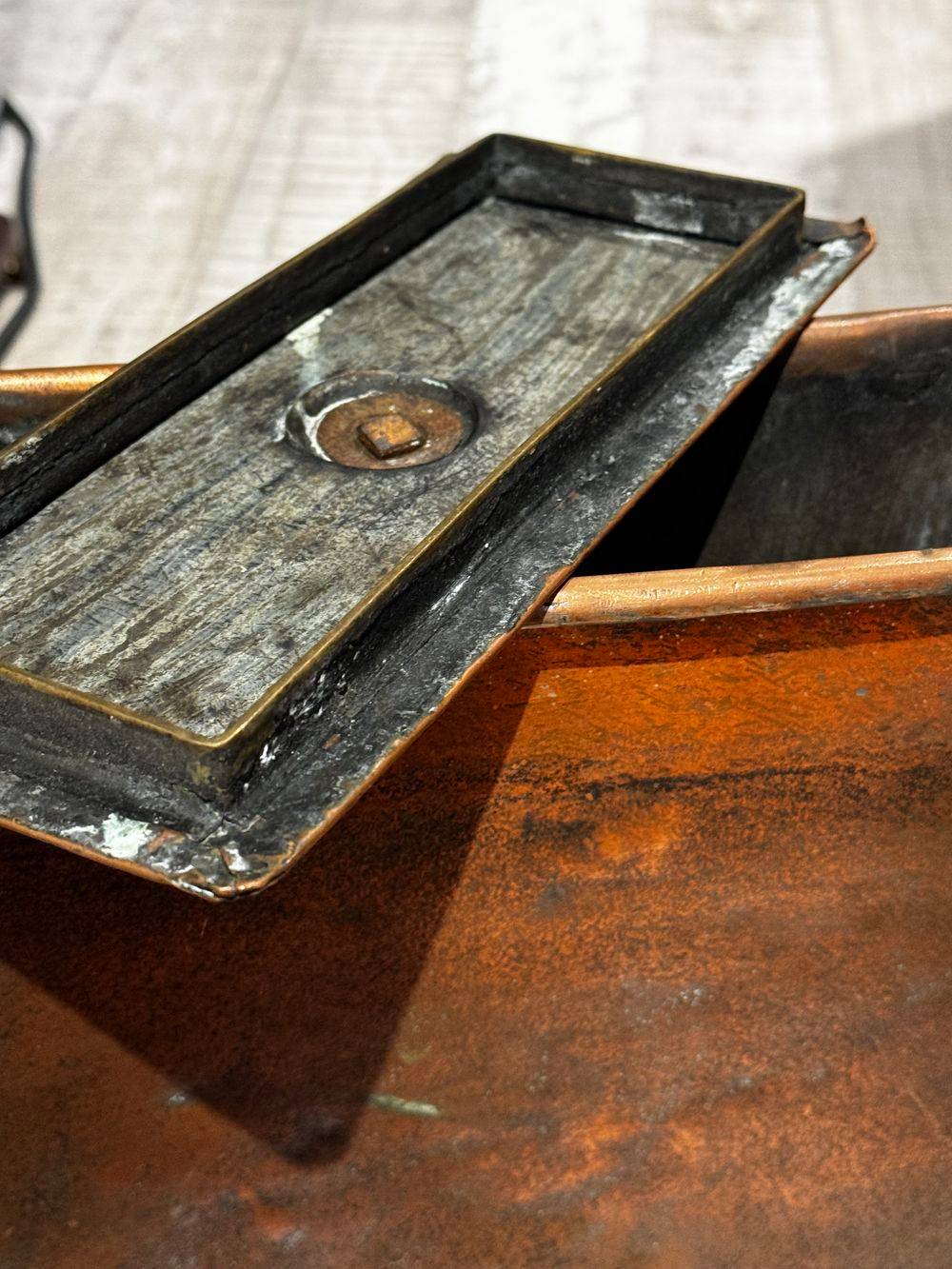 Très ancien et rare bain marie / réserve d'eau en cuivre du début 20ème - A encastrer - Décoration - Collection – Image 6