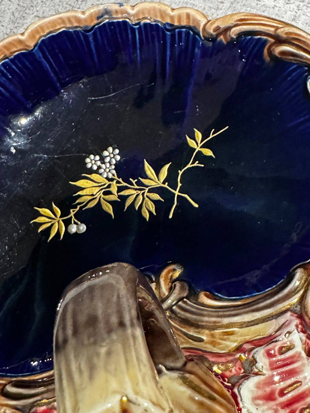 Rare et introuvable serviteur (double coupelle) - Faïence barbotine bleu cobalt et dorure à la main - Signé et numéroté - Début 20ème - Décoration - Collection – Image 6