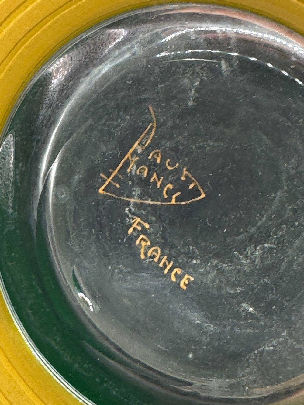 Ancienne carafe et son bouchon original de la maison Daum Nancy France - Modèle de Bange - En verre teinté vert et réhauts dorés - Des années 30 - Art Déco - Estampillée et signée - Bistrot - Bar - Collection - Déco – Image 5