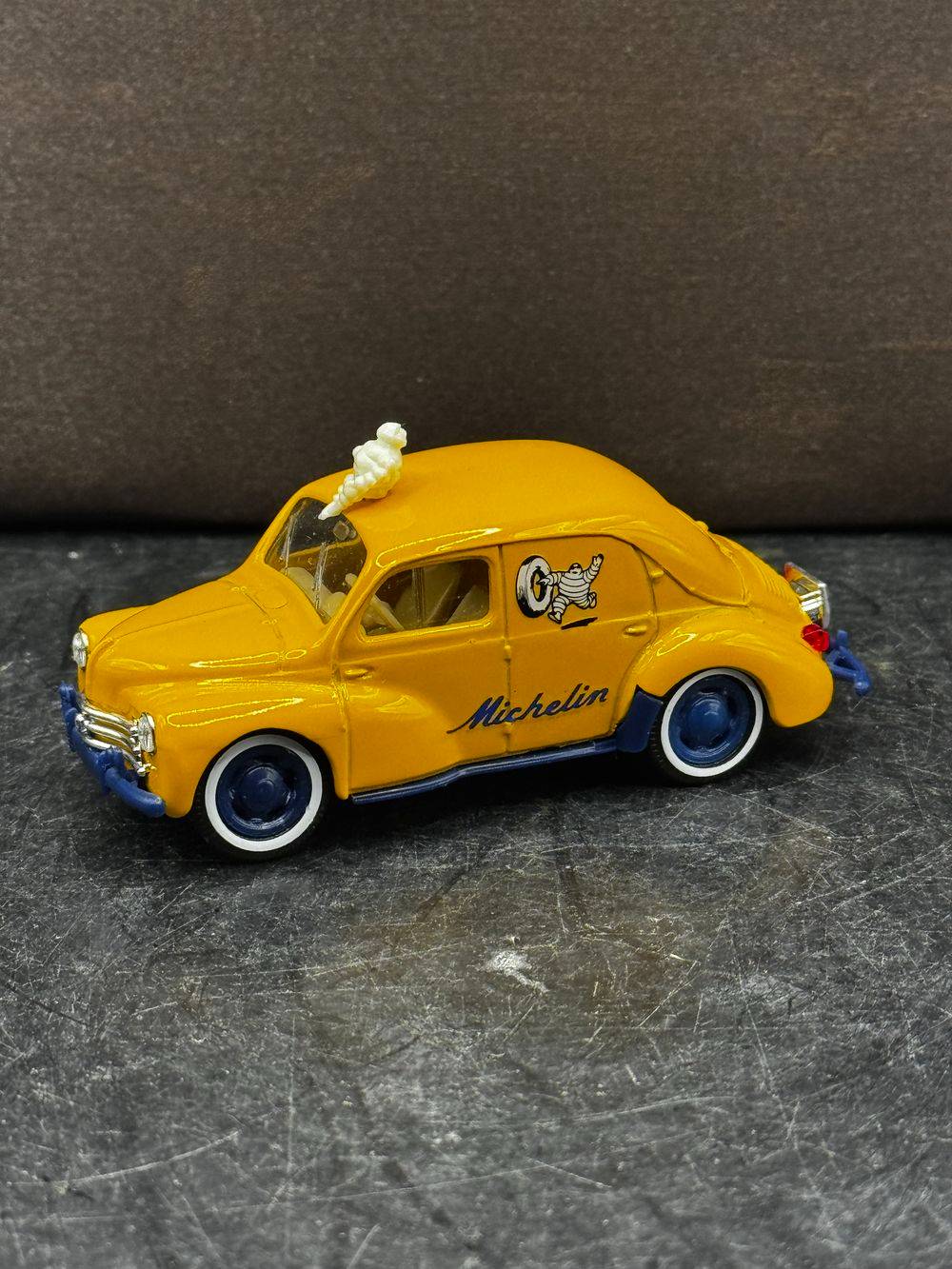 Solido - 1/43 Renault 4cv affaire commerciale tolée - Michelin - 4548 Made in France - Collection – Image 2