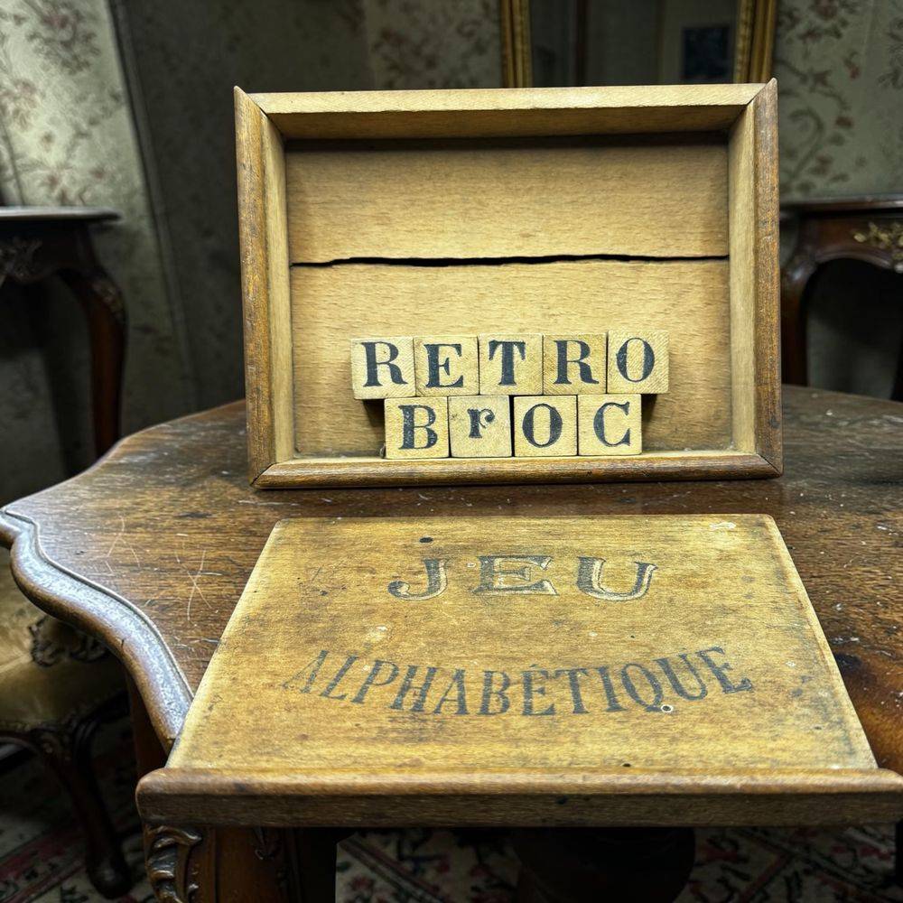 Ancien et rare jeu Alphabétique - boite en bois avec 29 pièces en forme de dé - Début 20ème - Décoration - Collection