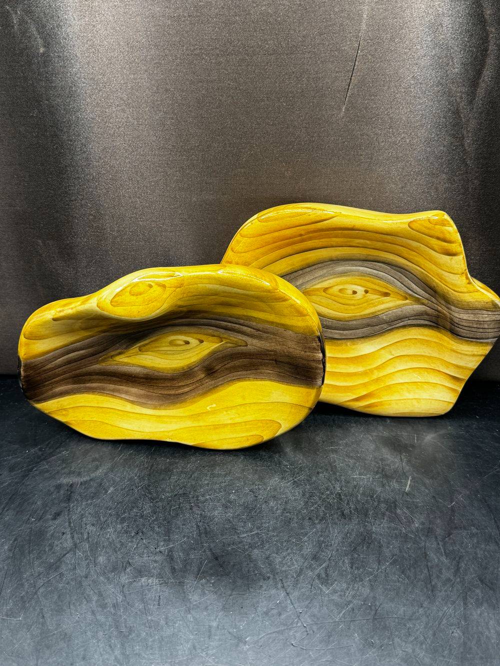 Joli lot de deux anciens Vide poche / Porte savon / Cendrier en céramique à décor « faux bois » attribués aux ateliers de Grandjean-Jourdan à Vallauris - Des années 50-60 - Collection - Décoration – Image 3