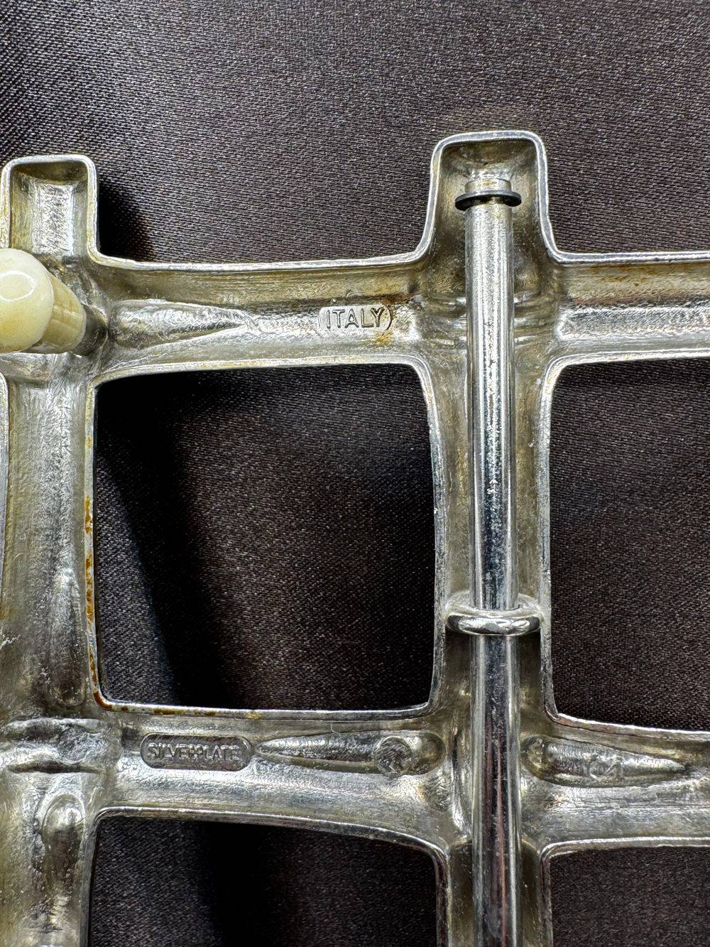 Ancien dessous de plat extensible et en métal - Léonard - Made in Italie - En métal et en forme de bambou - Vers 1970 - Collection - Décoration - Vintage – Image 6