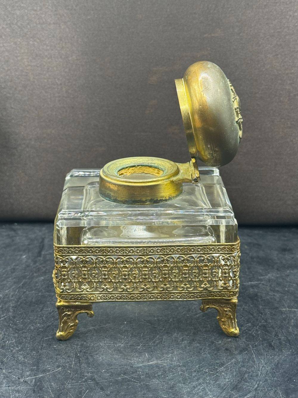 Ancien et rare encrier en cristal et bronze ciselé et doré - Epoque fin 19ème - Style Napoléon 3 - Collection - Décoration – Image 2