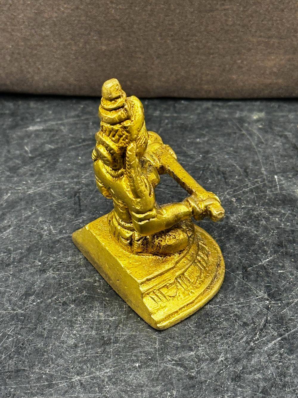 Petite statuette en laiton doré représentant la déesse hindoue Annapurna (ou Annapoorna) assise et tenant une louche - Décoration - Collection – Image 5
