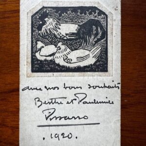 Autographe - Dédicace - Pissarro - Carte postale format 14 x 9 cm avec estampe sur papier fin contrecollé - Signée de l'artiste : Avec nos bons souhaits - 1920 - Berthe et Paul-Emile Pissarro - ‎Collection