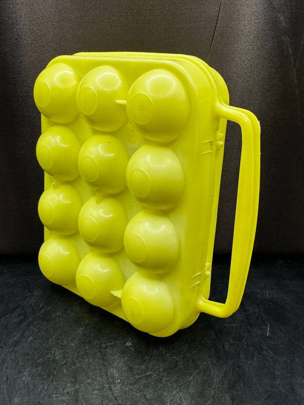 Boîte à oeufs vintage - Un joli jaune pâle et 12 petits nids - Des années 70/80 - Déco - Collection – Image 2