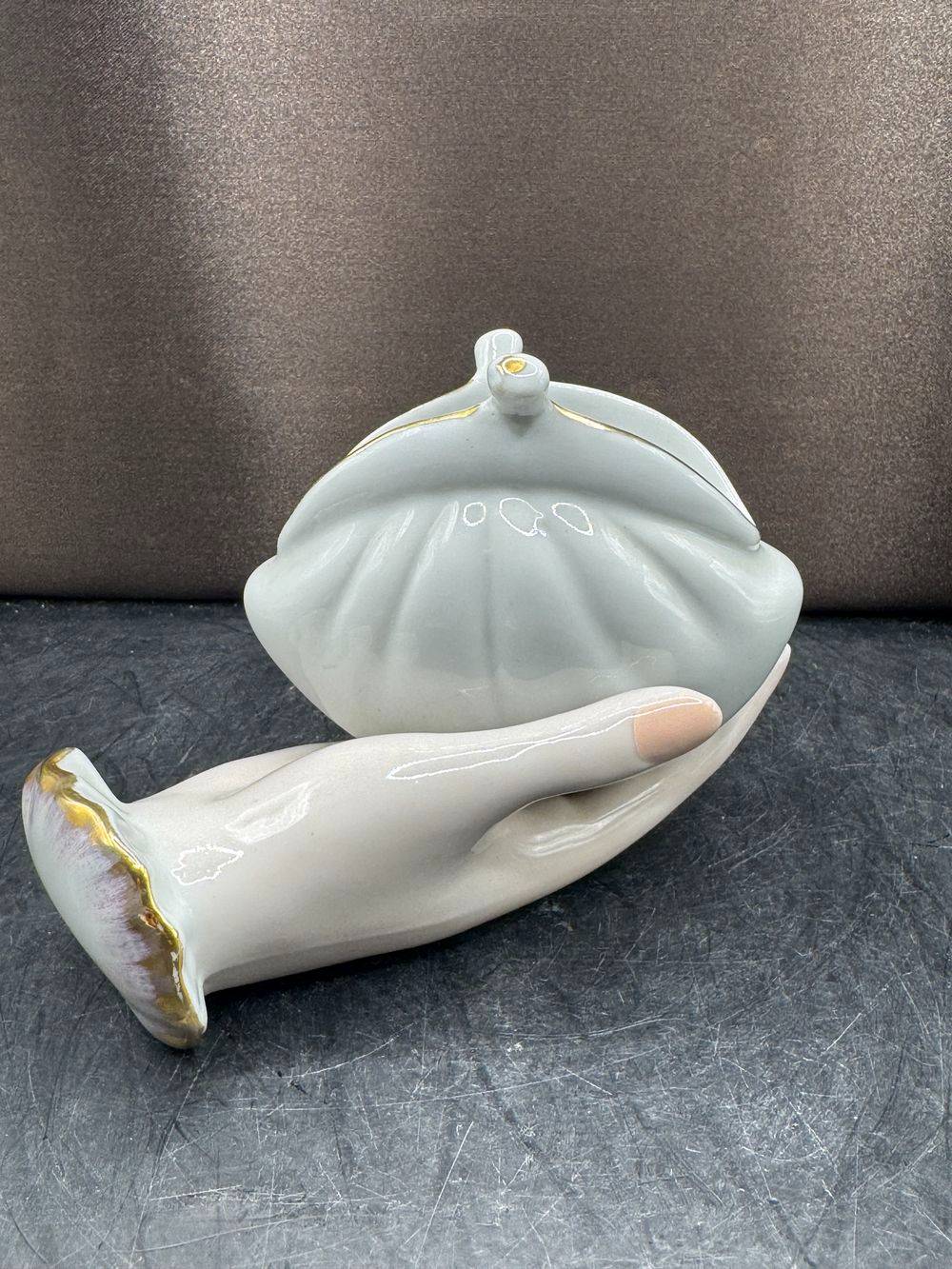 Magnifique Main - Vide poche - Porte bijoux des années 60-70 - En porcelaine Portugaise (Aveiro) - Décor floral et dorure - Collection - Décoration – Image 4