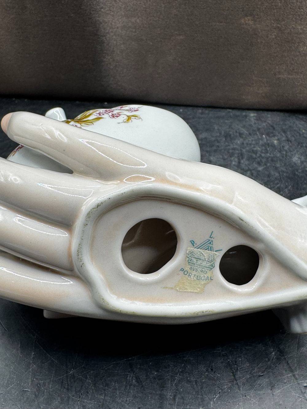 Magnifique Main - Vide poche - Porte bijoux des années 60-70 - En porcelaine Portugaise (Aveiro) - Décor floral et dorure - Collection - Décoration – Image 7