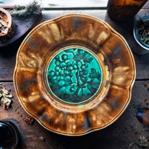 Rare et magnifique Assiette en céramique datant du 19ème siècle - Emaux de Rubbelles (77) - Décor grappes de raisin - Décoration - Collection