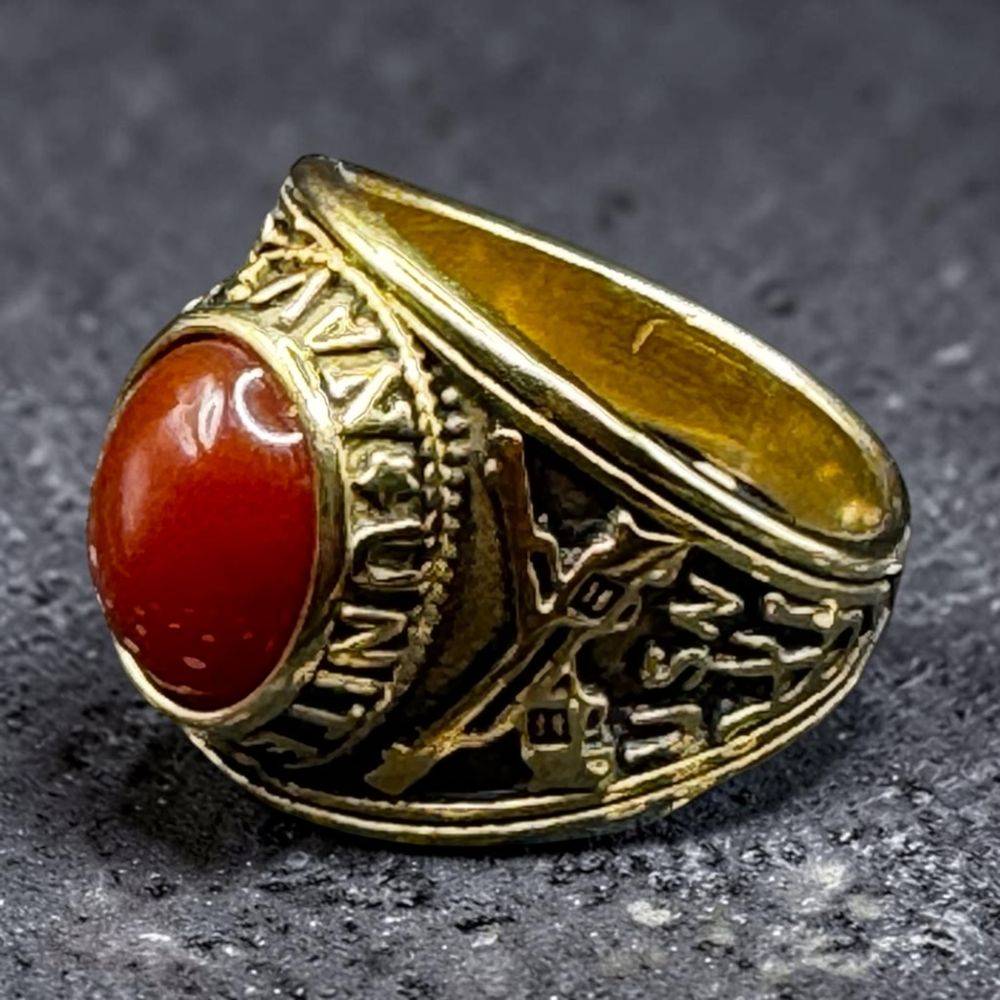 Chevalière / Bague militaire de style américain aux couleurs de l'US Navy (la marine de guerre des États-Unis) - Métal doré et pierre de couleur marron - Taille Ø 62 - Collection - Bijoux