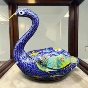 Figurine ou boite à bijoux représentant un cygne Canard en Emaux cloisonnés et laiton massif - Chine - Collection - Décoration