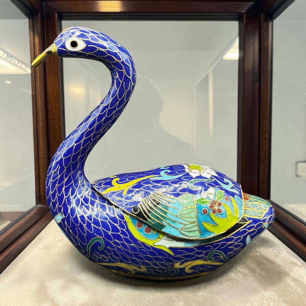 Figurine ou boite à bijoux représentant un cygne Canard en Emaux cloisonnés et laiton massif - Chine - Collection - Décoration