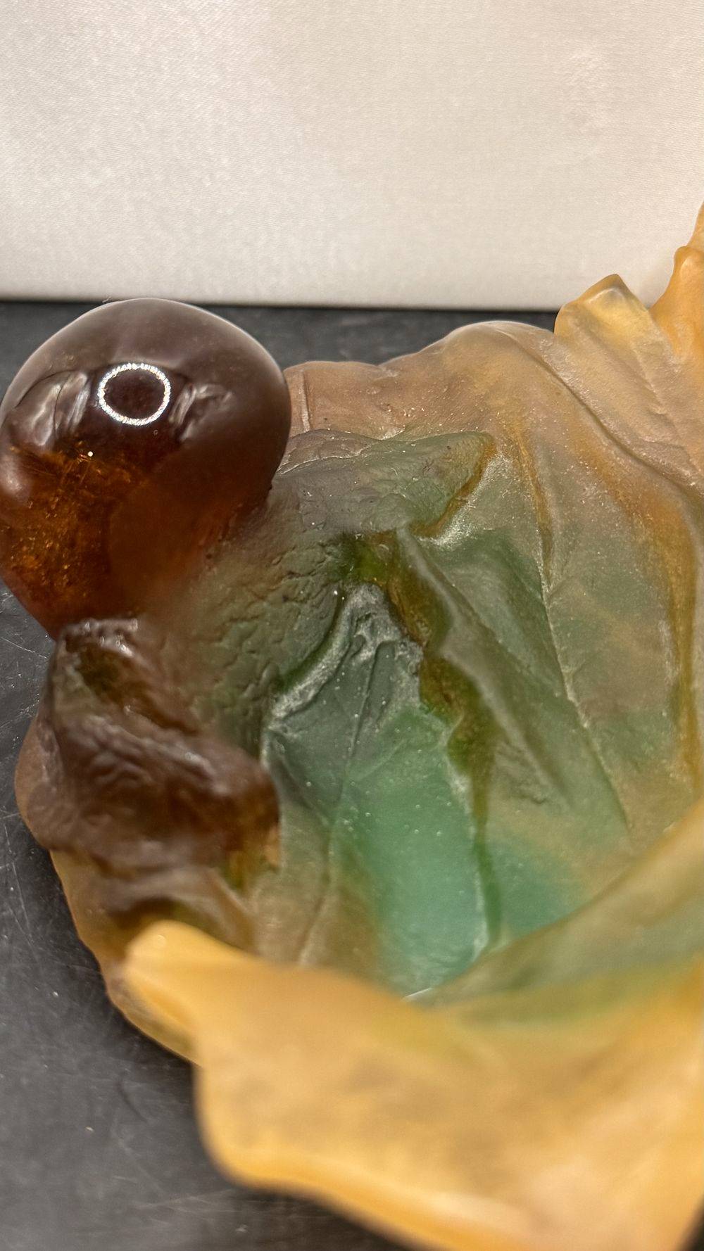Maison Daum France - Rare Vide-poche en pâte de cristal marbré - vert et brun - Représentant deux escargots sur une feuille - Style Art Nouveau de l'École de Nancy - Signé - Des années 70/80 - Collection - Décoration - Vintage – Image 9