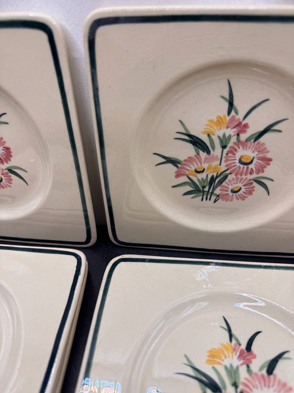 Bel ensemble de 8 assiettes à cake / dessert en faïence de Gien et peintes à la main - modèle « Butterfly » - Des années 60 - Décoration - Collection - Vintage – Image 3