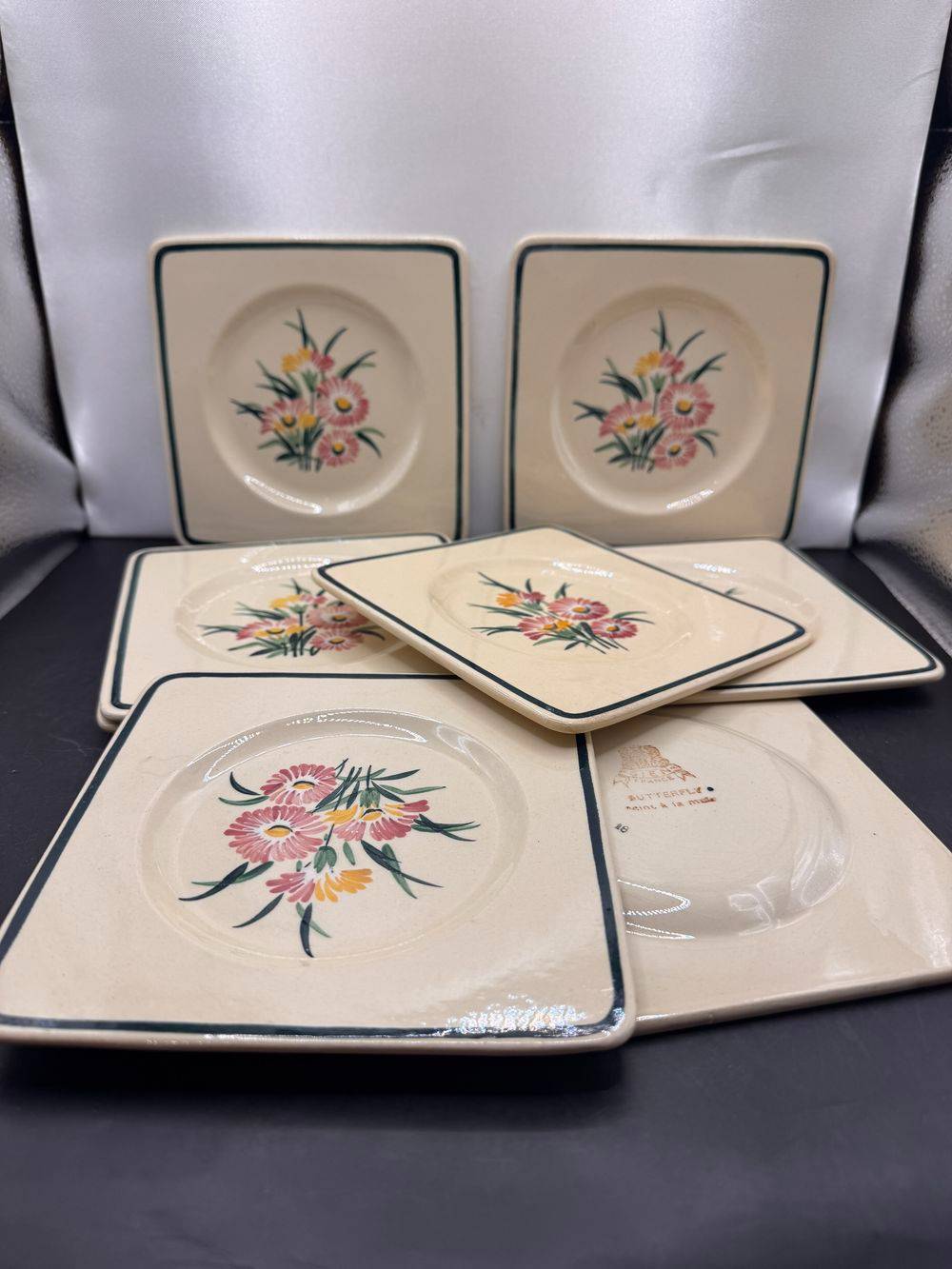 Bel ensemble de 8 assiettes à cake / dessert en faïence de Gien et peintes à la main - modèle « Butterfly » - Des années 60 - Décoration - Collection - Vintage – Image 6