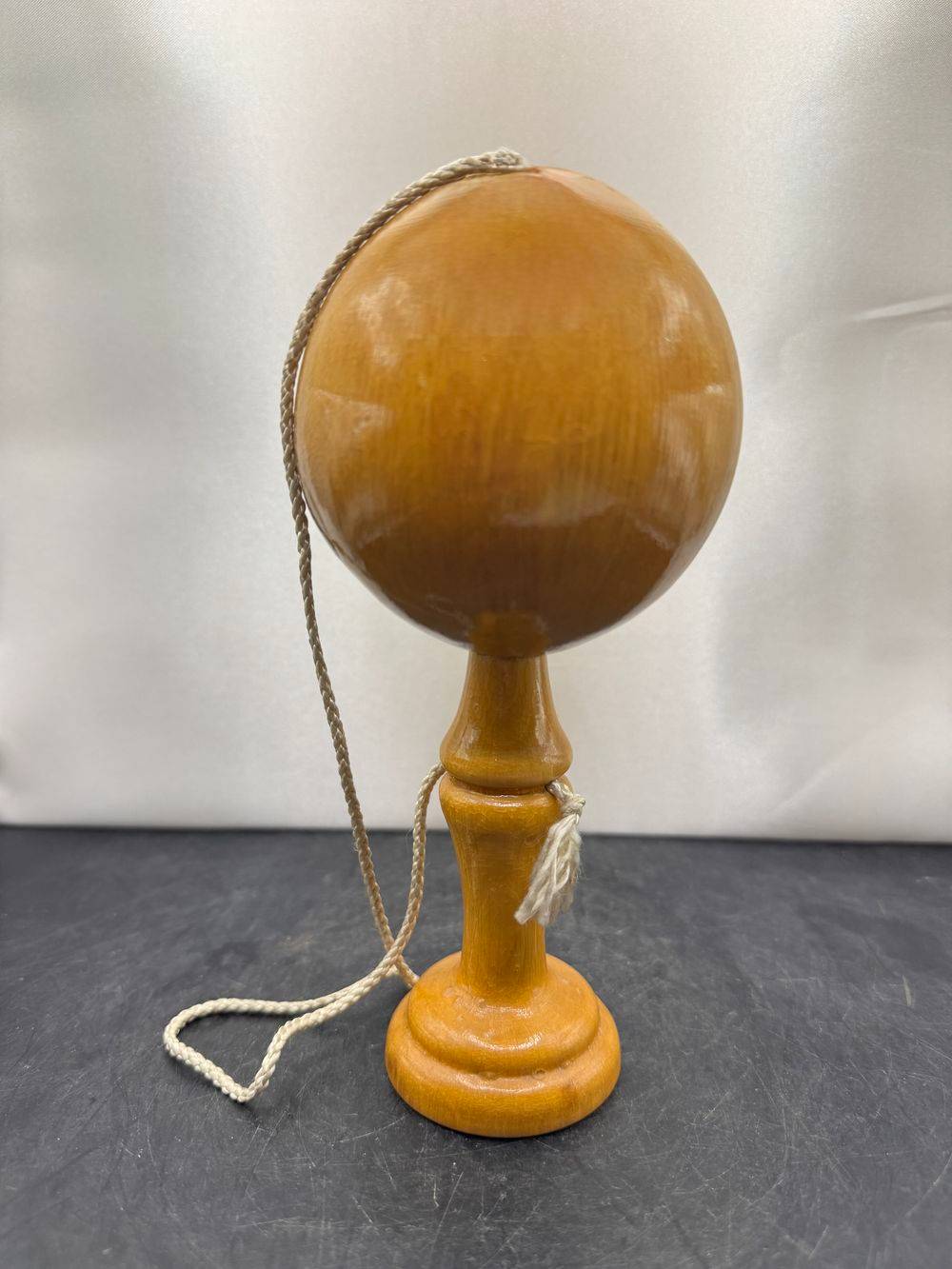 Bilboquet ancien en bois tourné - Des années 80 - Décoration - Collection - Vintage – Image 2