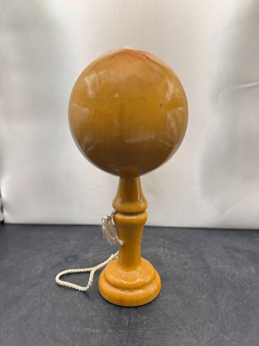 Bilboquet ancien en bois tourné - Des années 80 - Décoration - Collection - Vintage – Image 3