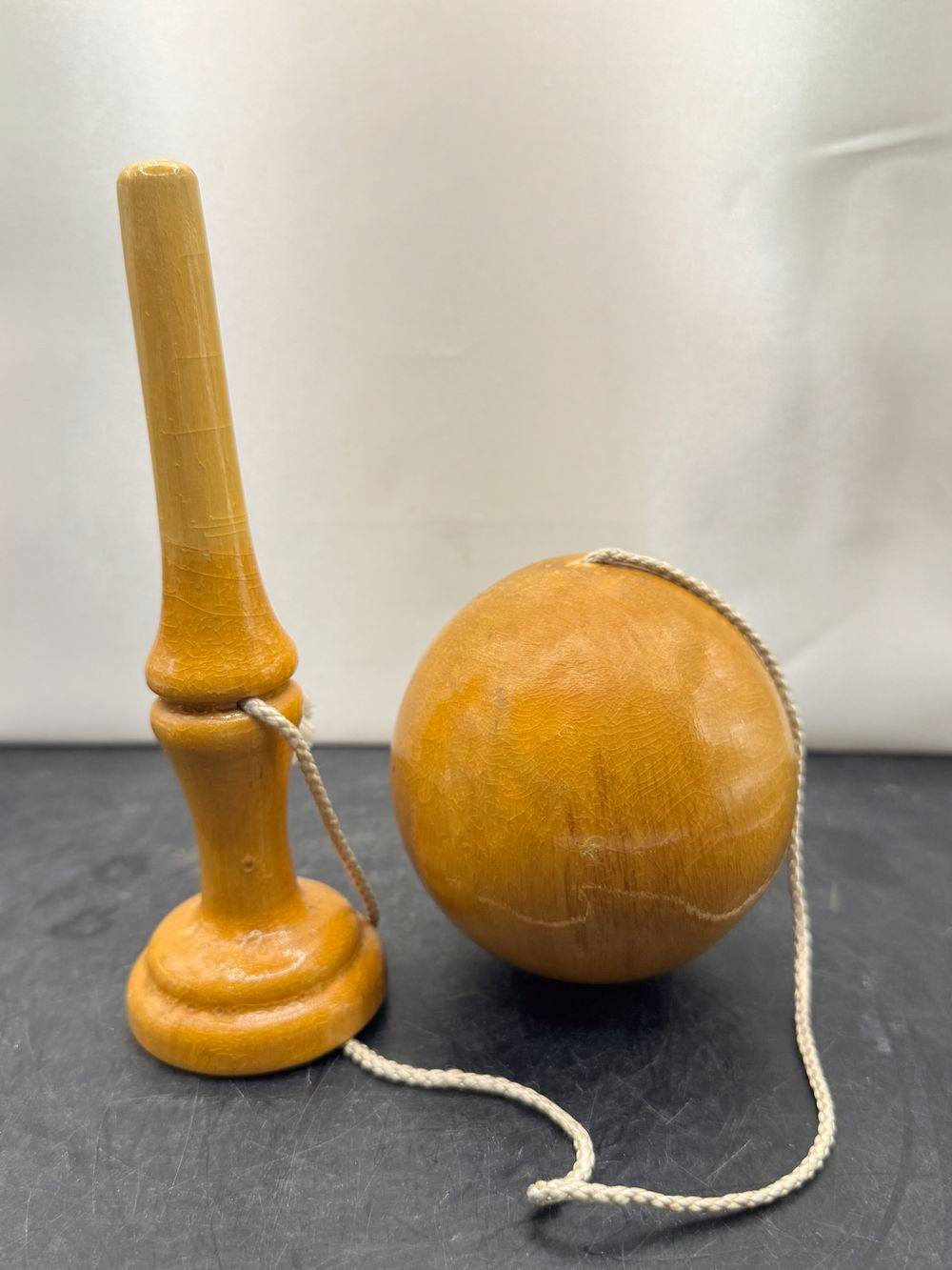 Bilboquet ancien en bois tourné - Des années 80 - Décoration - Collection - Vintage – Image 5
