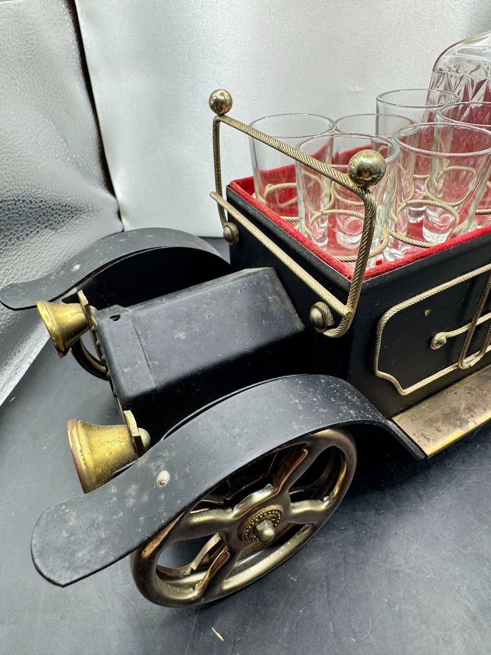 Service à liqueur musical en forme de voiture ancienne (souvent inspiré des modèles des années 1900-1920) - Déco - Collection - Vintage (vers 1960) – Image 2