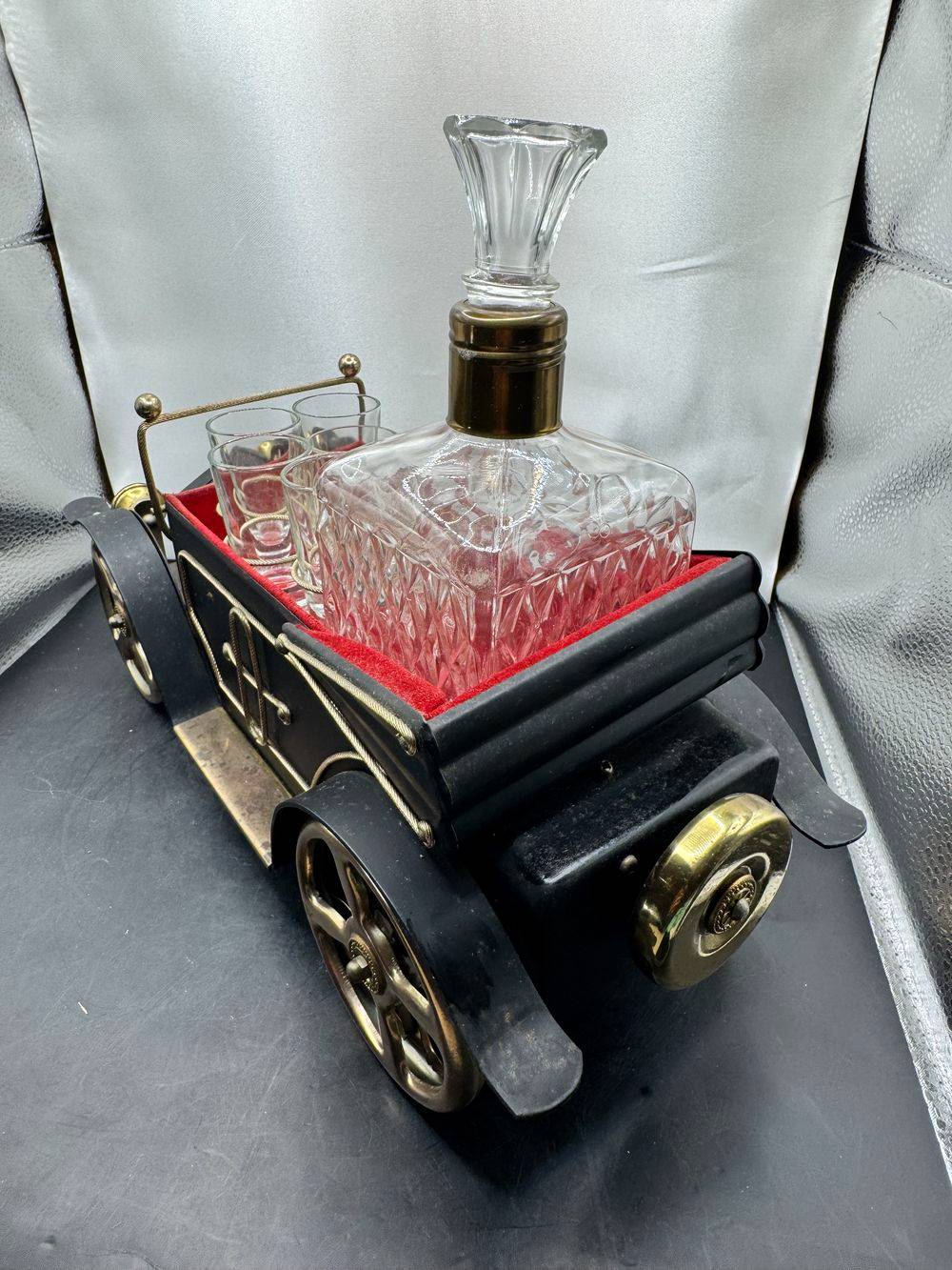 Service à liqueur musical en forme de voiture ancienne (souvent inspiré des modèles des années 1900-1920) - Déco - Collection - Vintage (vers 1960) – Image 4