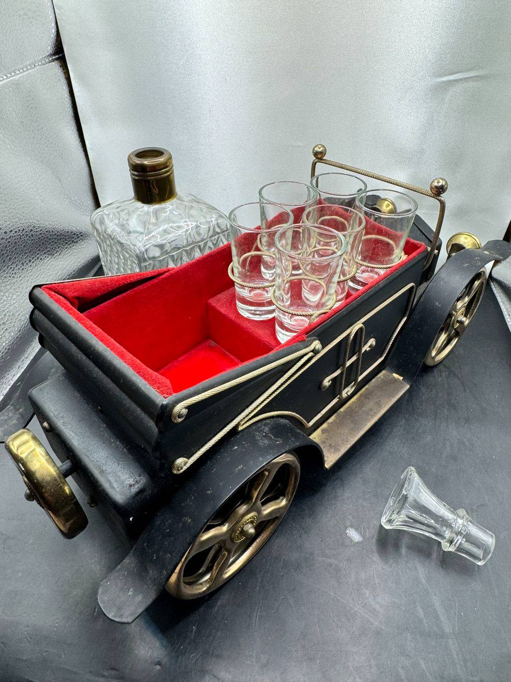 Service à liqueur musical en forme de voiture ancienne (souvent inspiré des modèles des années 1900-1920) - Déco - Collection - Vintage (vers 1960) – Image 5