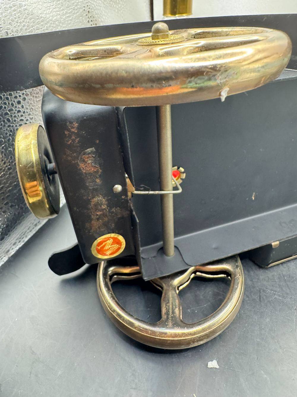 Service à liqueur musical en forme de voiture ancienne (souvent inspiré des modèles des années 1900-1920) - Déco - Collection - Vintage (vers 1960) – Image 8