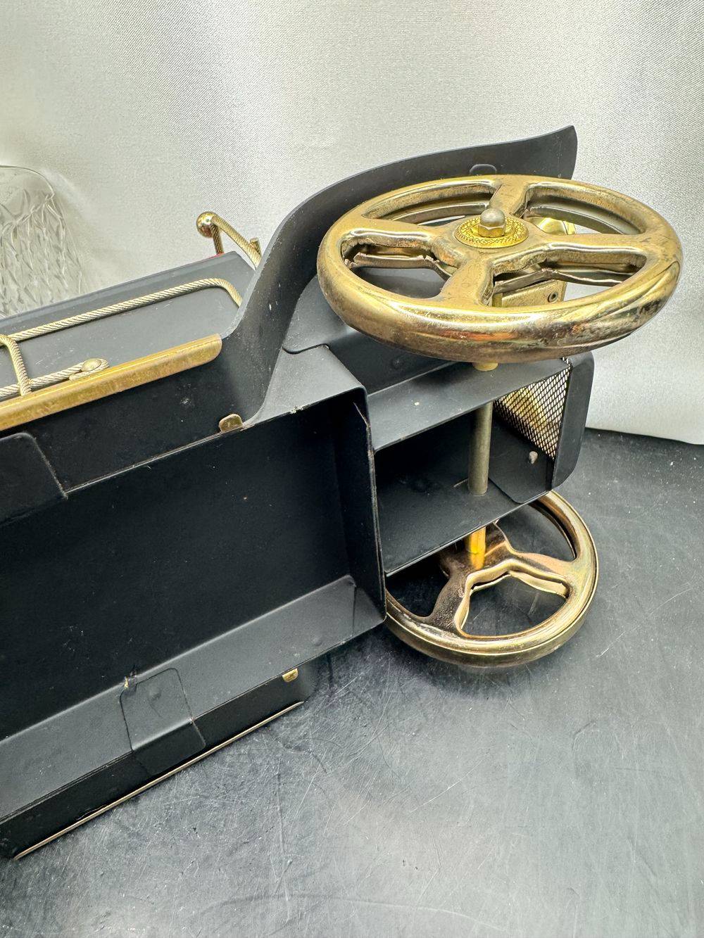 Service à liqueur musical en forme de voiture ancienne (souvent inspiré des modèles des années 1900-1920) - Déco - Collection - Vintage (vers 1960) – Image 9