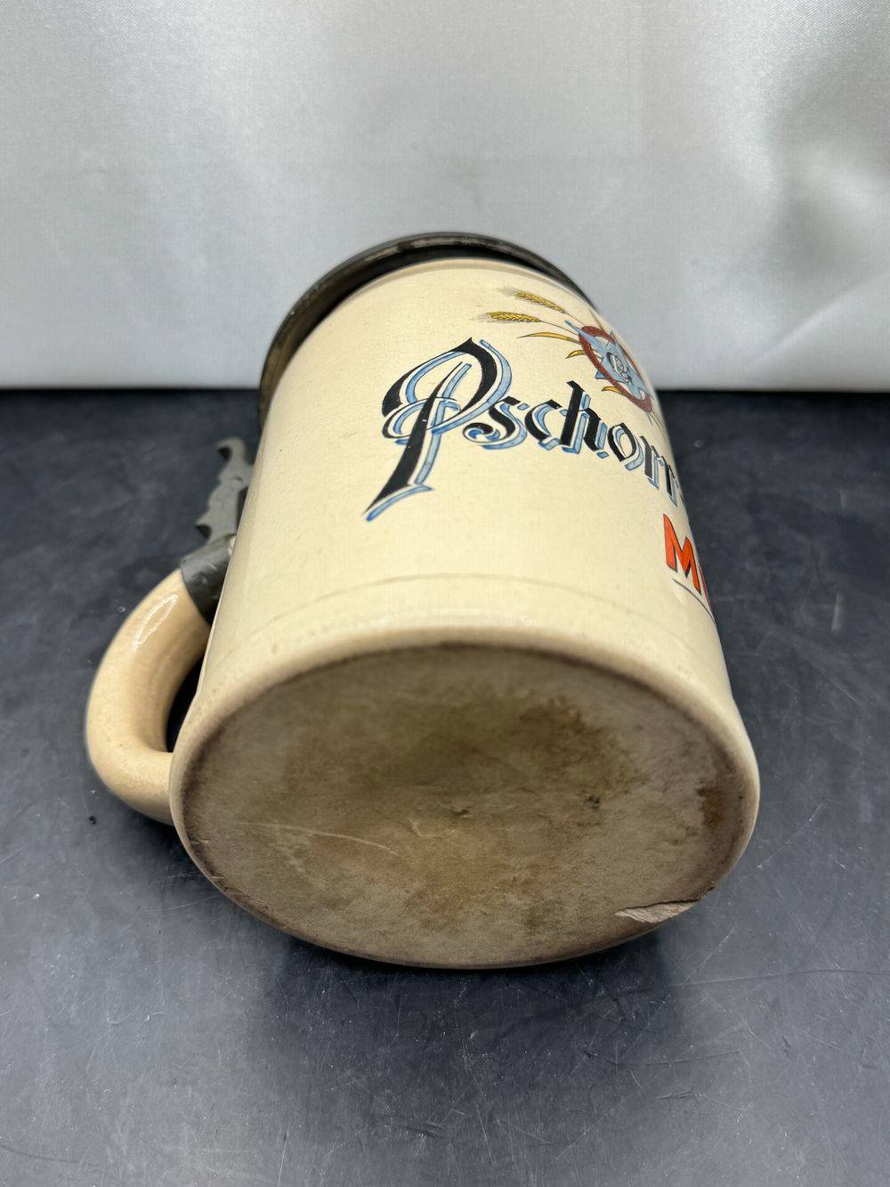 Ancienne chope à bière en grès (ou céramique) avec un couvercle à charnière en étain, arborant l'inscription de la brasserie allemande Pschorr-Bräu München et son logo étoilée « Schutzmarke » - Décoration - Collection – Image 6