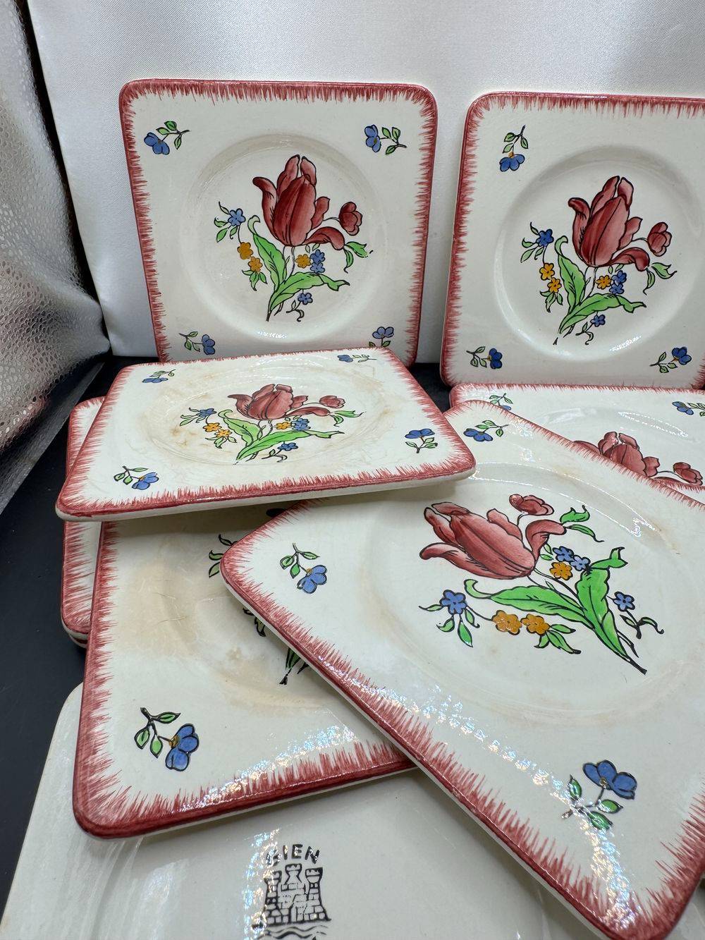 Bel ensemble / Lot de 11 assiettes à cake / dessert en faïence de Gien et peintes à la main - modèle « Lorraine » - Des années 60 - Décoration - Collection - Vintage - Art de la table – Image 4