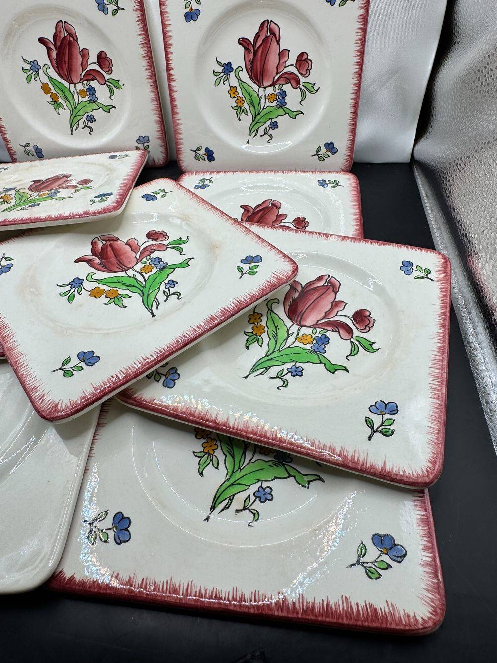 Bel ensemble / Lot de 11 assiettes à cake / dessert en faïence de Gien et peintes à la main - modèle « Lorraine » - Des années 60 - Décoration - Collection - Vintage - Art de la table – Image 5