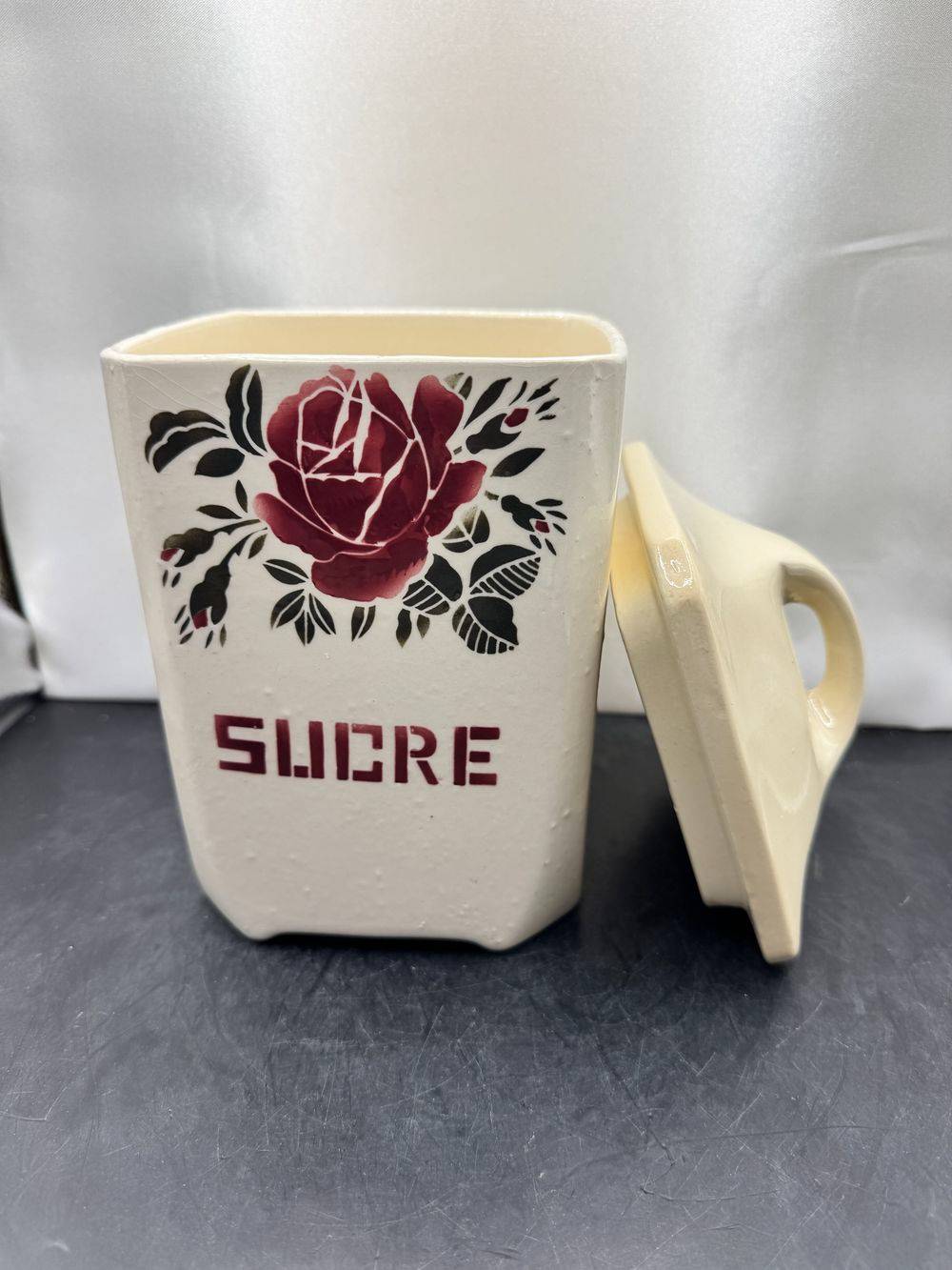 Jolie série de 6 pots à Epices avec leurs couvercles - Badonviller - France - Porcelaine - Datant du début XXème - Numérotés et estampillés - Décoration - Collection – Image 3