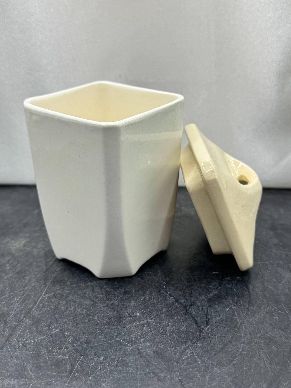 Jolie série de 6 pots à Epices avec leurs couvercles - Badonviller - France - Porcelaine - Datant du début XXème - Numérotés et estampillés - Décoration - Collection – Image 13