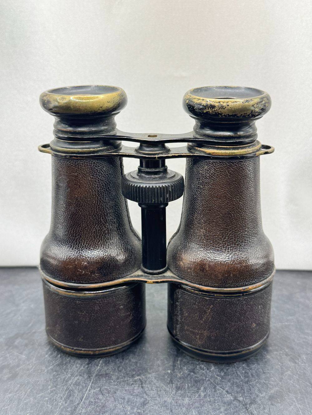 Paire de Jumelles anciennes marron et leur sacoche en cuir noir - Début 20ème - Collection - Décoration – Image 3