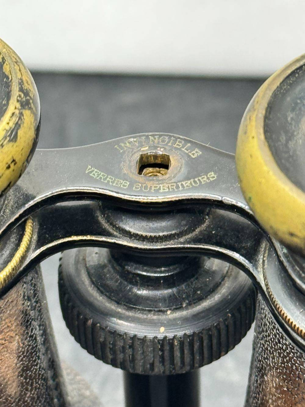 Paire de Jumelles anciennes marron et leur sacoche en cuir noir - Début 20ème - Collection - Décoration – Image 7