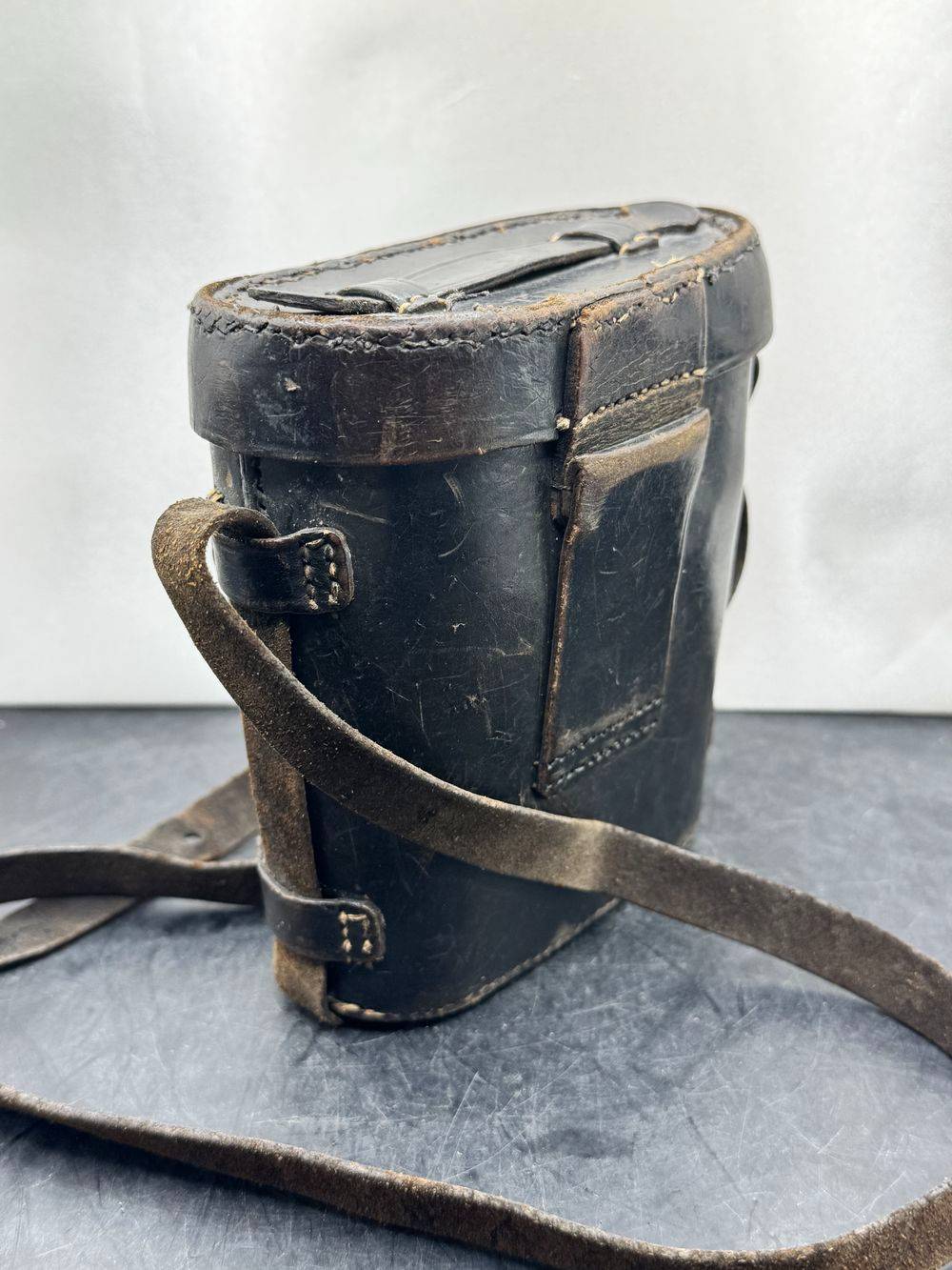 Paire de Jumelles anciennes marron et leur sacoche en cuir noir - Début 20ème - Collection - Décoration – Image 11