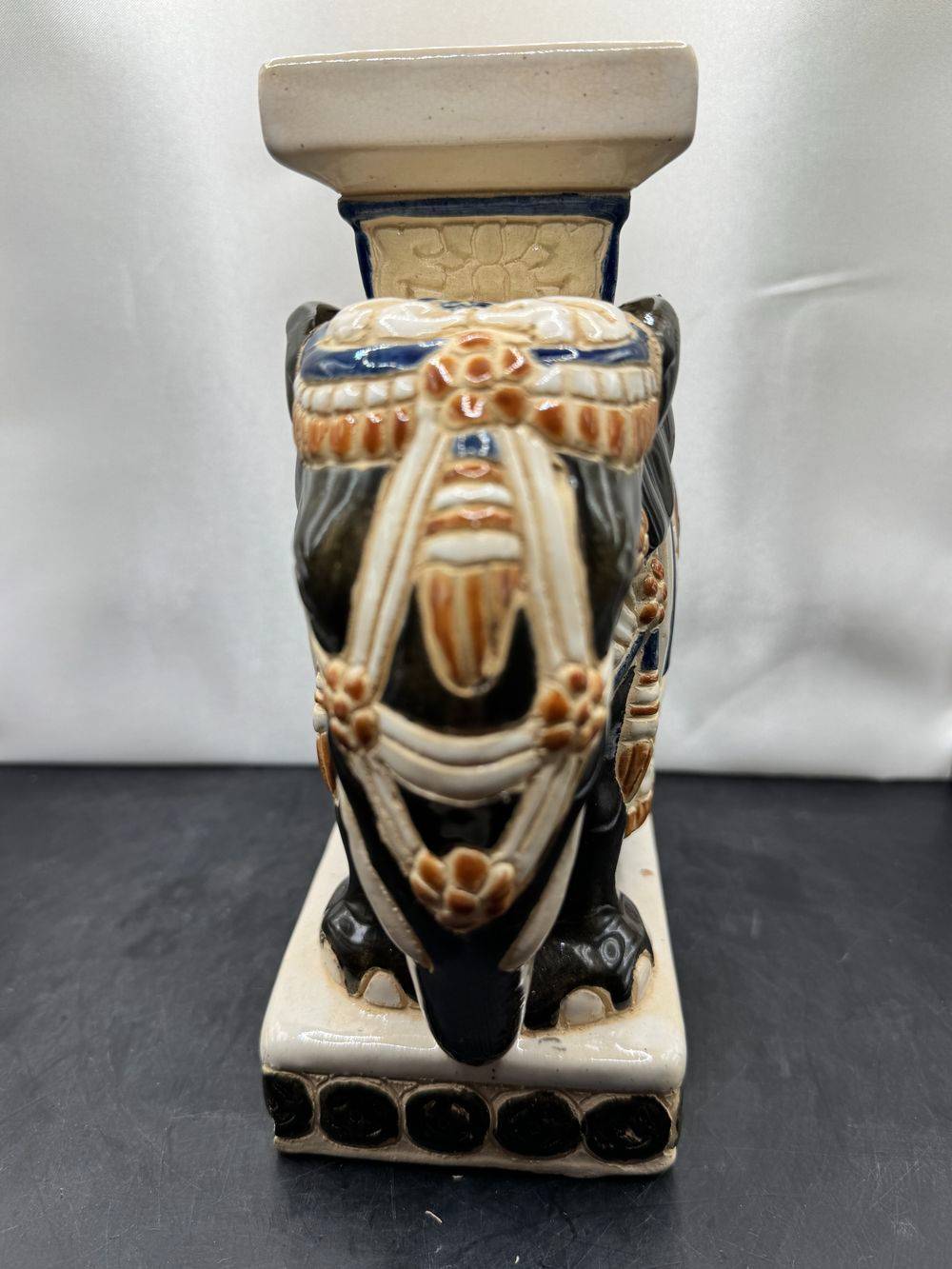 Ancienne assez imposante sellette ou un support à plante en céramique émaillée représentant un éléphant - Asie - Chine - Blanc crème et marron foncé (rare) - Datant des années 70/80 - Collection - Décoration - Vintage – Image 5