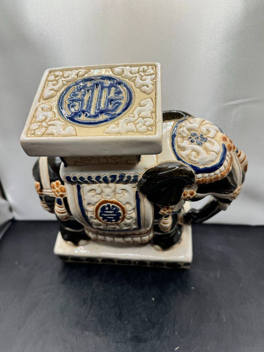 Ancienne assez imposante sellette ou un support à plante en céramique émaillée représentant un éléphant - Asie - Chine - Blanc crème et marron foncé (rare) - Datant des années 70/80 - Collection - Décoration - Vintage – Image 6