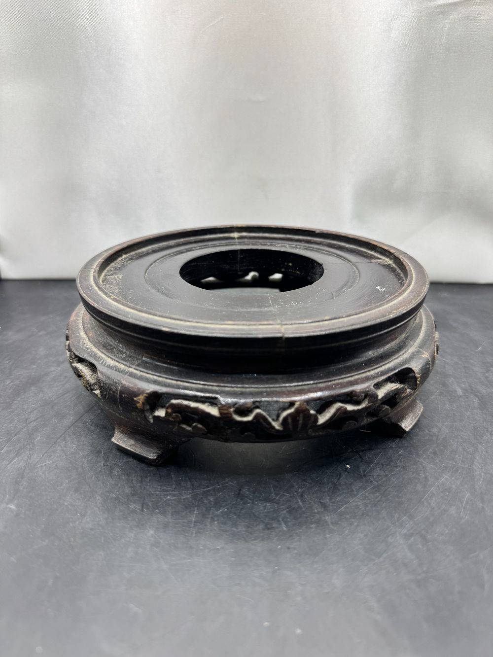 Ancien et grand vase cloisonné en émail bleu et doré sur son support en bois - Travail d'art asiatique du début du XXe siècle (vers les années 1920) - Collection - Décoration – Image 16