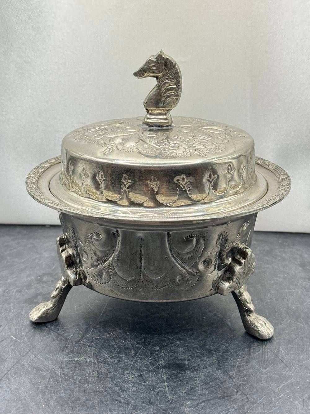 Sucrier en métal argenté ou en maillechort - Orfèvrerie du Maroc - Rituel du thé - Couvercle avec une tête de cheval - Déco - Collection - Vintage – Image 2