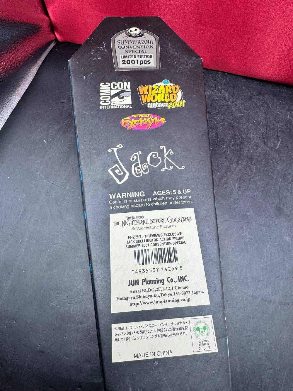 Boîte en forme de cercueil et une figurine articulée de Jack Skellington (L'Étrange Noël de Mr. Jack) de la marque Jun Planning - Tim Burton - Edition limitée Summer Convention / Wizard World 2001- 2001 exemplaires - Déco - Collection – Image 6