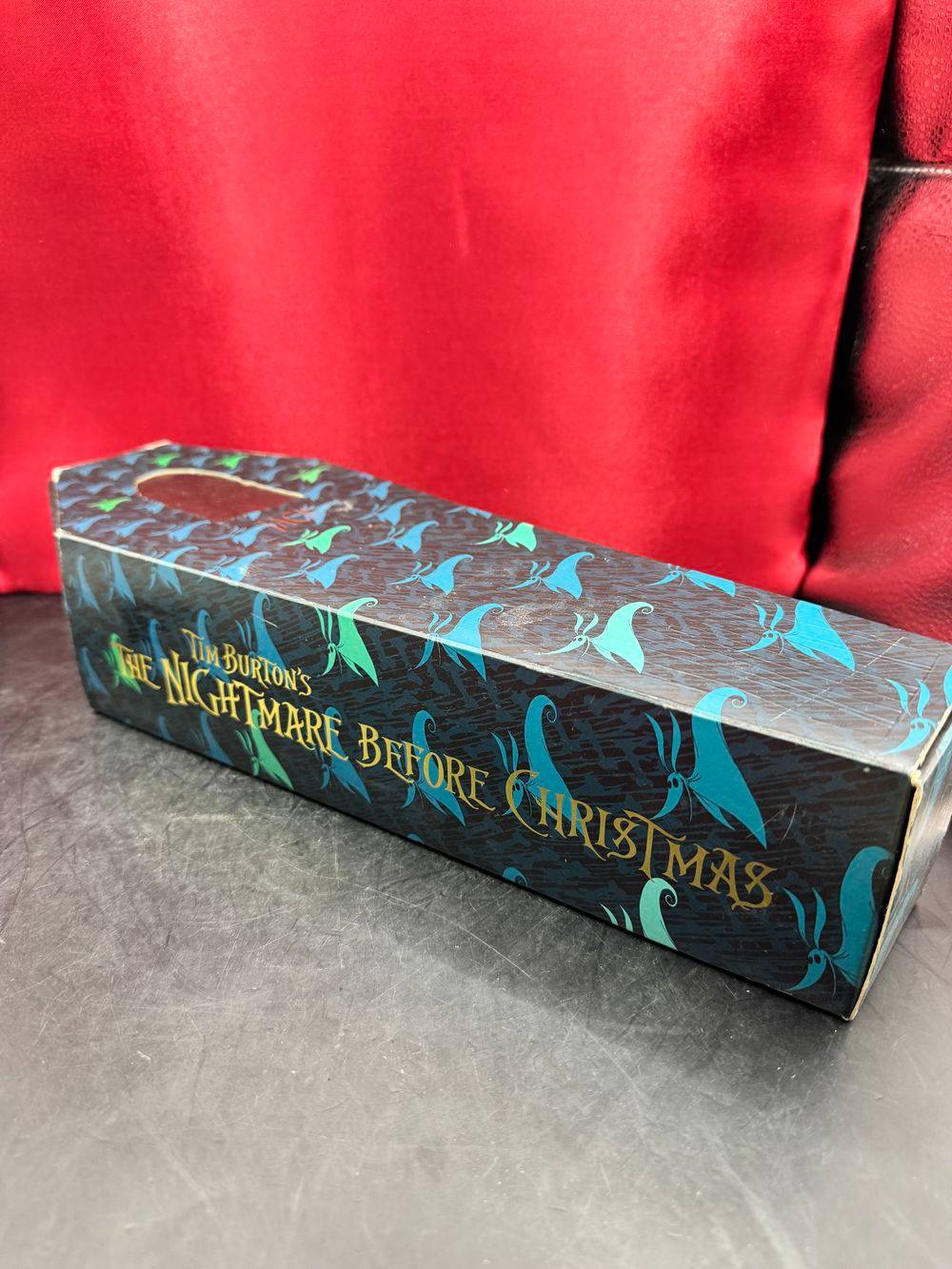 Boîte en forme de cercueil et une figurine articulée de Jack Skellington (L'Étrange Noël de Mr. Jack) de la marque Jun Planning - Tim Burton - Edition limitée Summer Convention / Wizard World 2001- 2001 exemplaires - Déco - Collection – Image 8