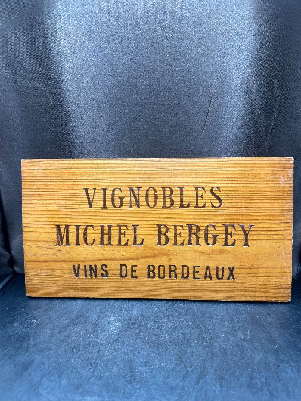 Estampe (ou façade) - Planche de bois gravée sur le côté d'une caisse de vin - Vignobles Michel Bergey - Vin de Bordeaux – Image 2