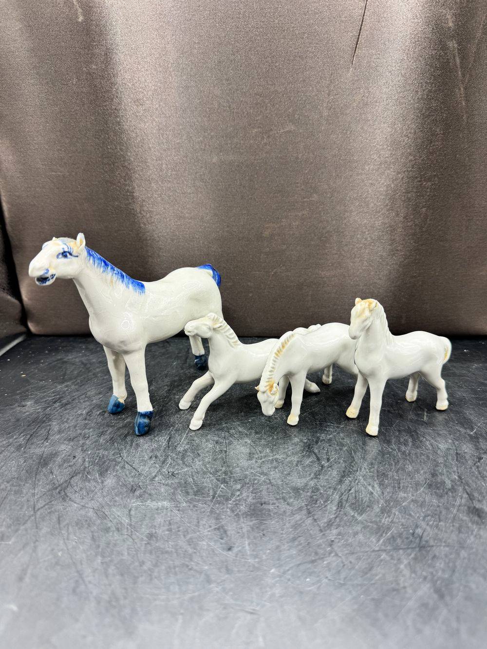 Ensemble / Lot de 4 anciens petits chevaux du bonheur (miniatures) - En porcelaine blanche - Vintage années 70/80 - Collection - Décoration – Image 2