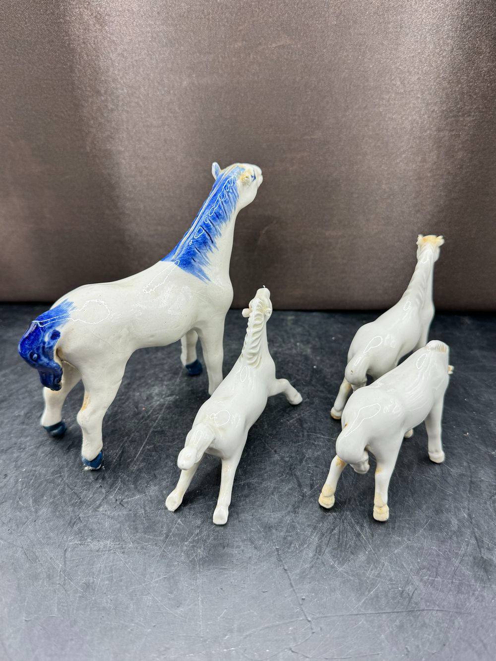 Ensemble / Lot de 4 anciens petits chevaux du bonheur (miniatures) - En porcelaine blanche - Vintage années 70/80 - Collection - Décoration – Image 4