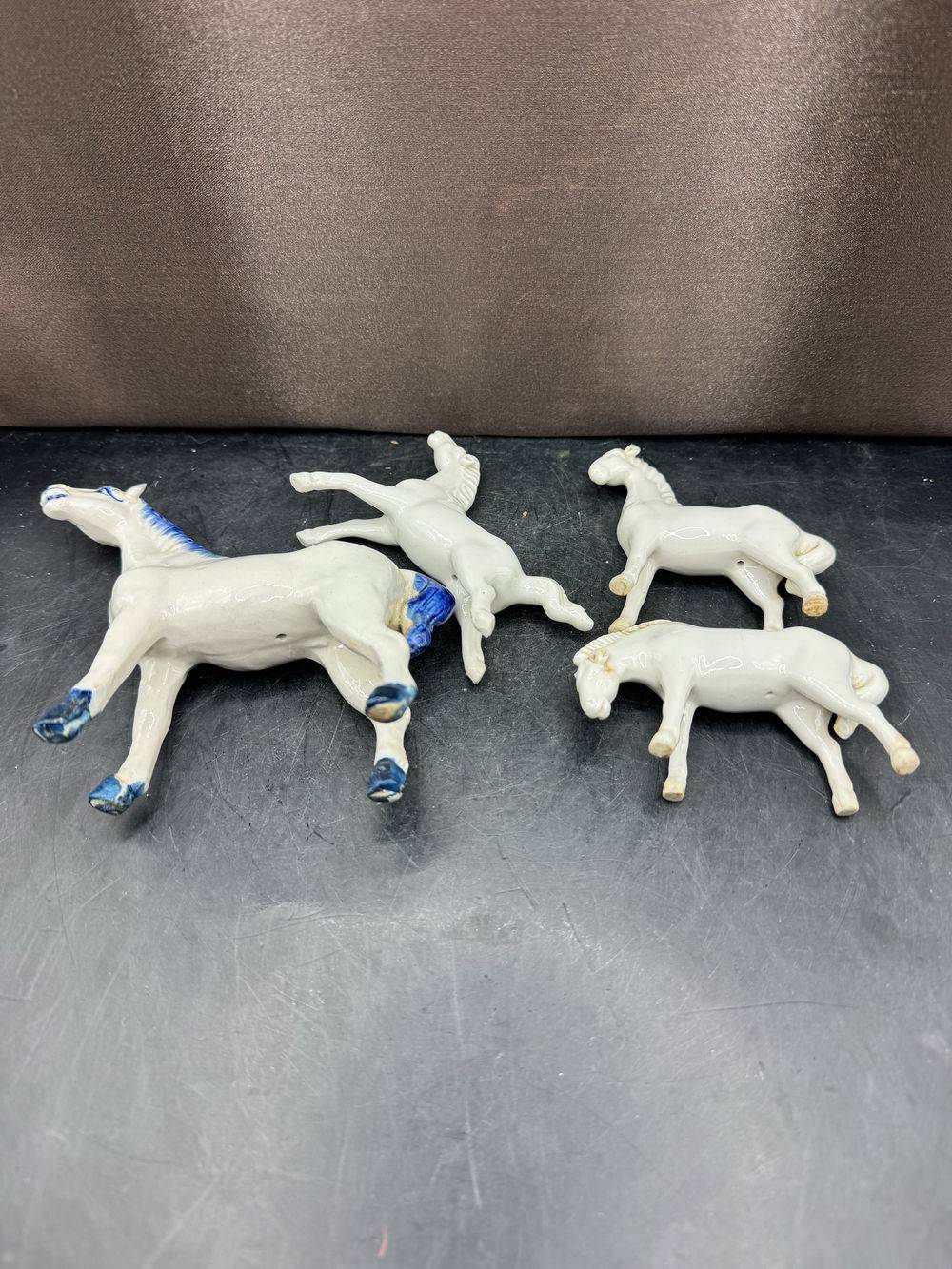 Ensemble / Lot de 4 anciens petits chevaux du bonheur (miniatures) - En porcelaine blanche - Vintage années 70/80 - Collection - Décoration – Image 6